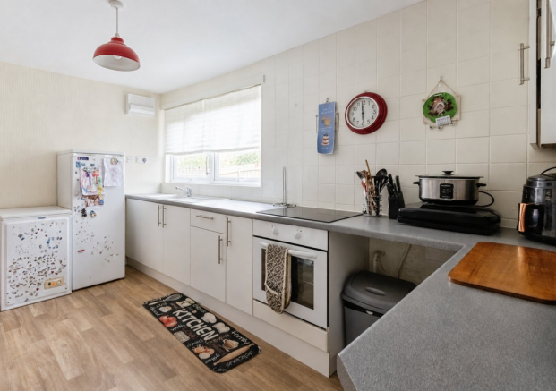 3 bed Semi-Detached for sale Image 4