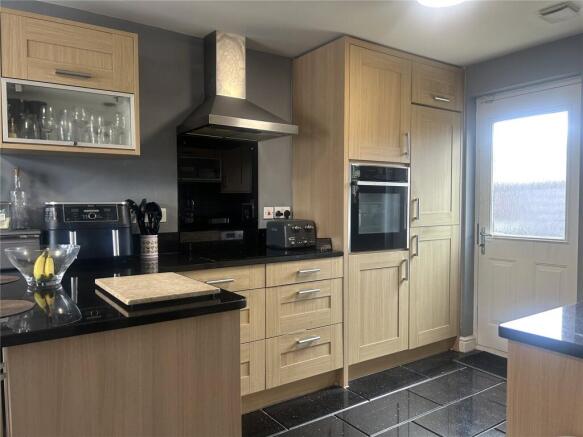 3 bed Terraced for sale Image 8