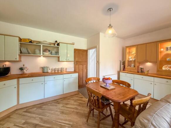 3 bed Semi-Detached for sale Image 7