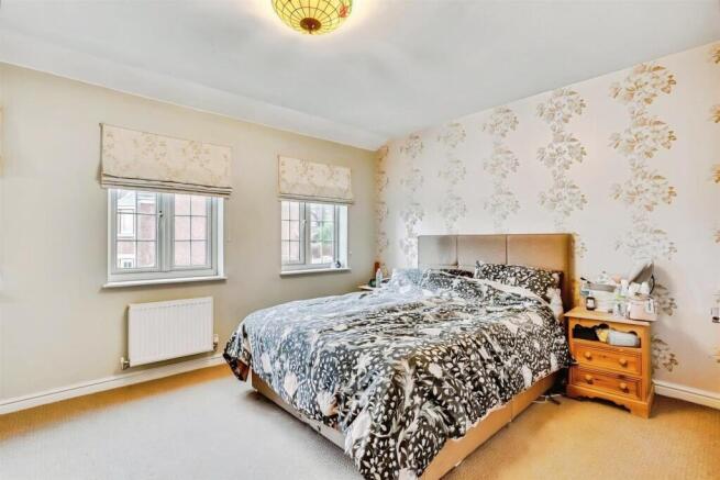 4 bed Detached for sale Image 8