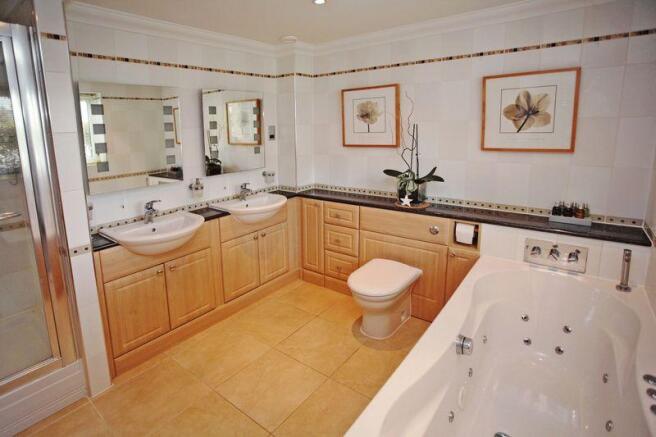 Master En-Suite