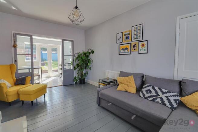 2 bed Terraced to rent Image 8