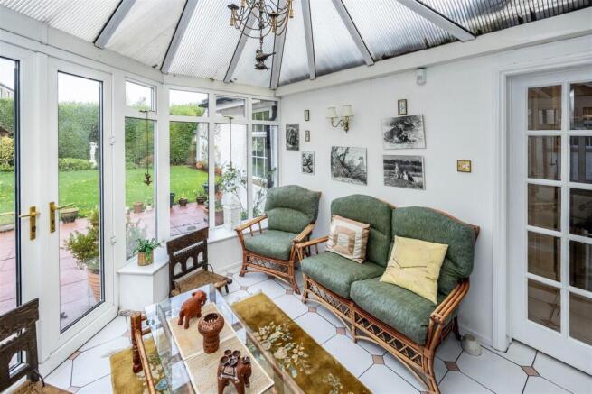 4 bed House for sale Image 10