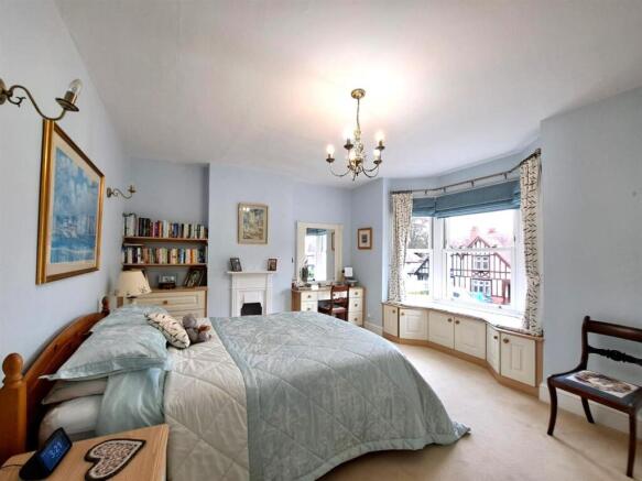 bedroom 1.jpg