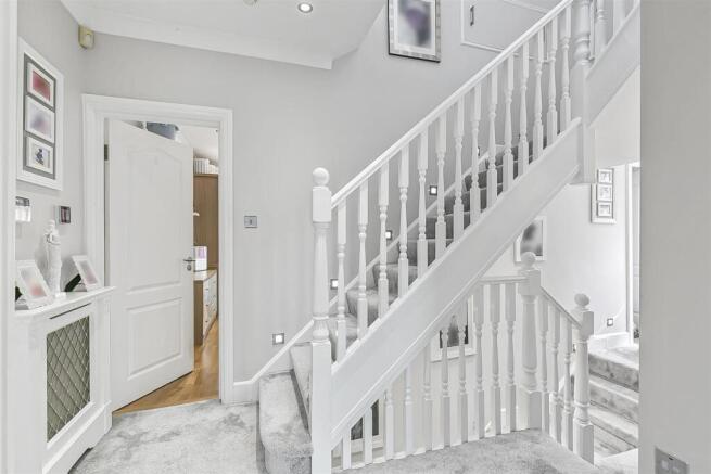 FIRST FLOOR LANDING
