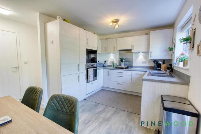 KITCHEN / DINER