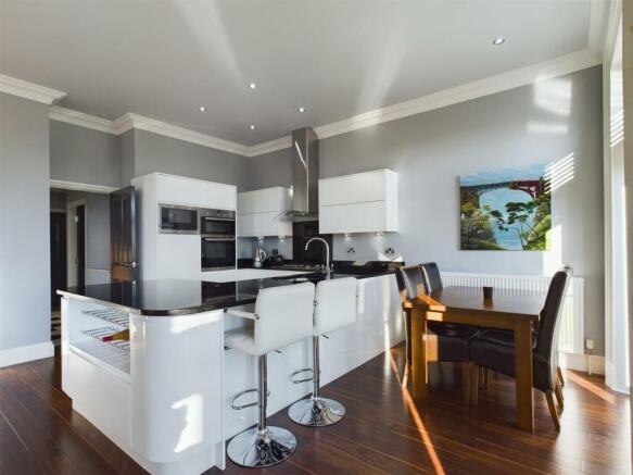 2 bed Apartment for sale Image 7