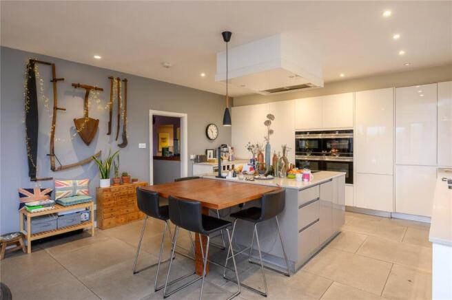 6 bed Detached for sale Image 6