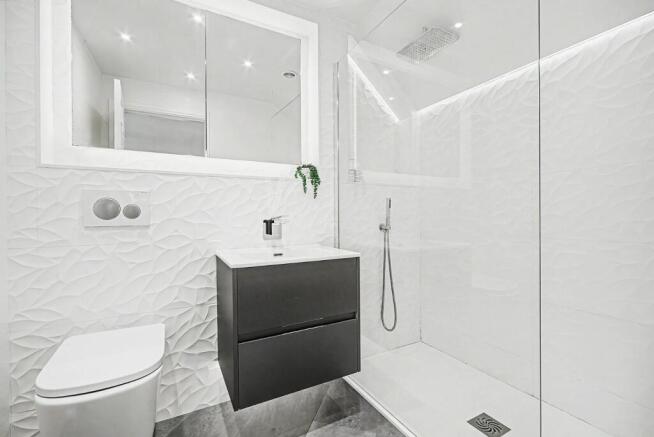 4 bed Detached for sale Image 7