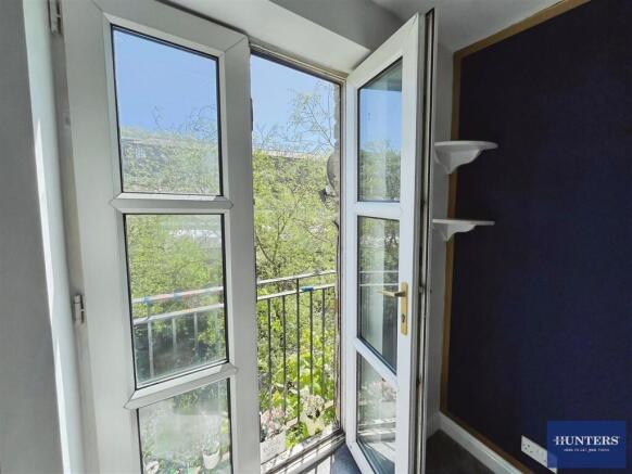 2 bed Apartment for sale Image 6
