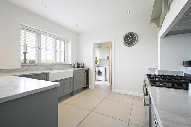 5 bed House for sale Image 12
