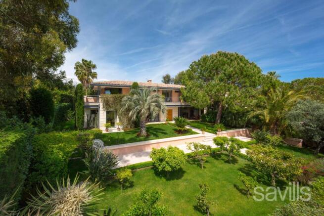 A main villa, guest house, pool, pool house, garag