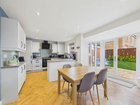 4 bed Detached for sale Image 4