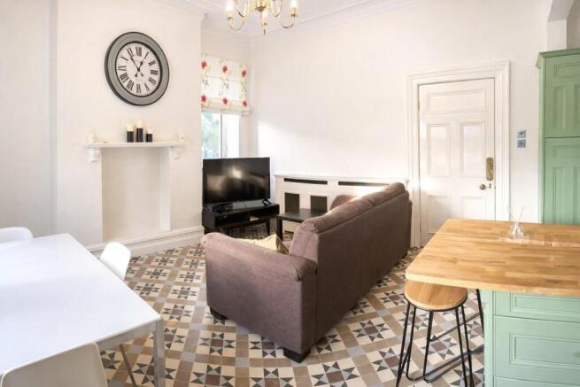 4 bed Semi-Detached for sale Image 7