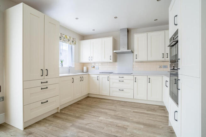 4 bed Detached for sale Image 6