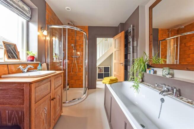 Bath/Shower Room