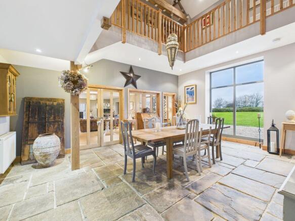 Entrance Hall / Dining Room