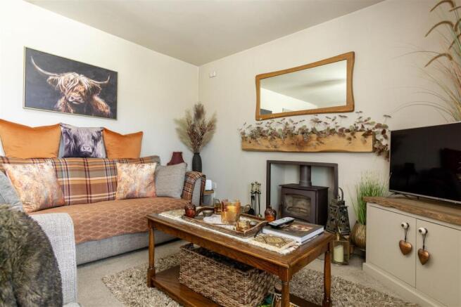 2 bed Semi-Detached Bungalow for sale Image 7