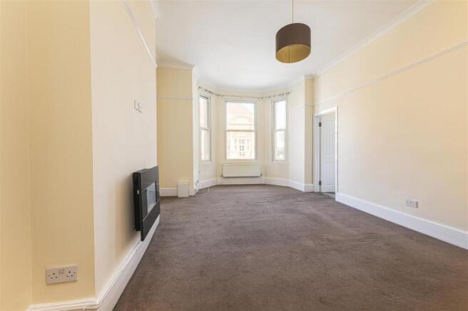 195B Lavender Hill Rec 1.jpg