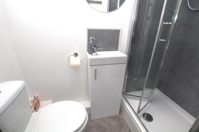 4 bed Terraced to rent Image 6