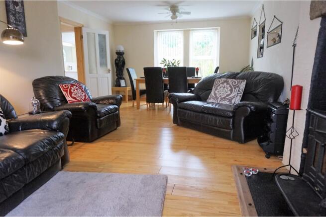 Lounge/Dining Room