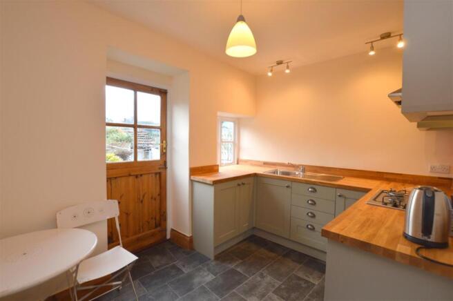 2 Peter Street - Kitchen.jpg