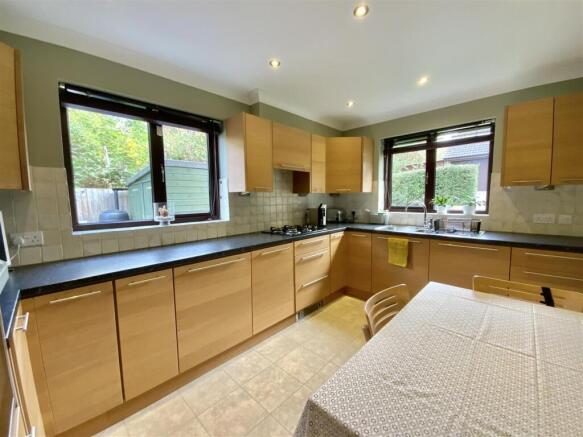 Kitchen/ Breakfast Room