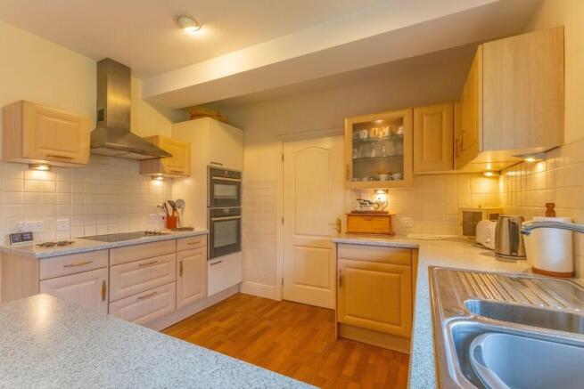 KITCHEN / FAMILY ROOM