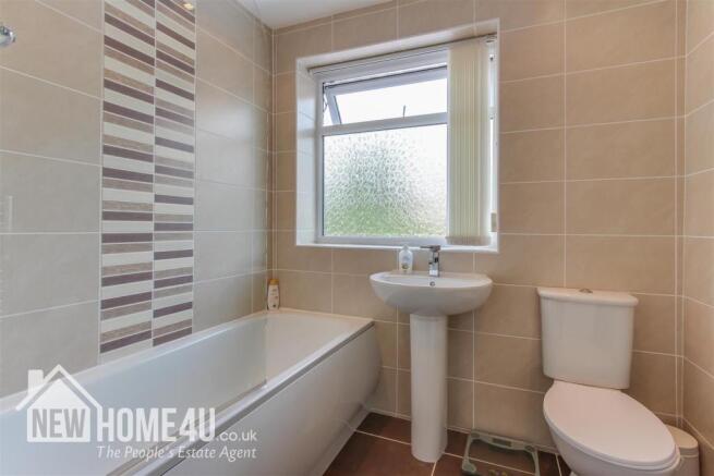 FAMILY BATHROOM: