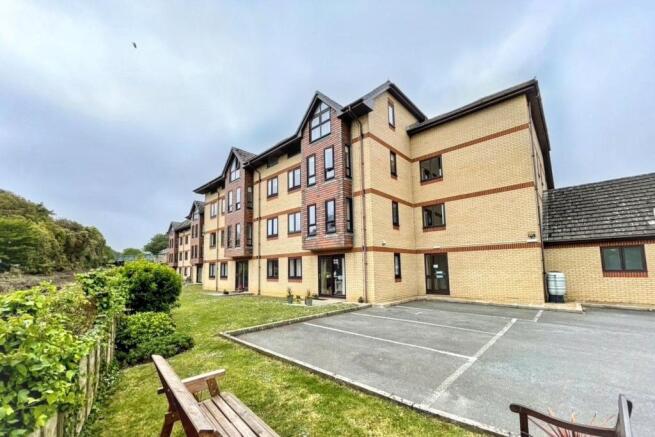 6 Rostrevor Court, 96 Sandown Road, Sandown PO36 9JX