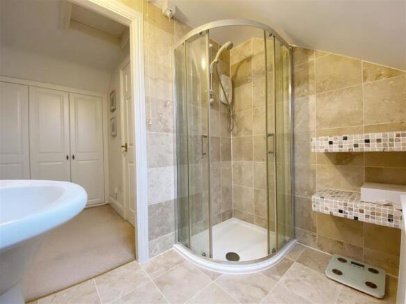 En-Suite pic 2.jpg