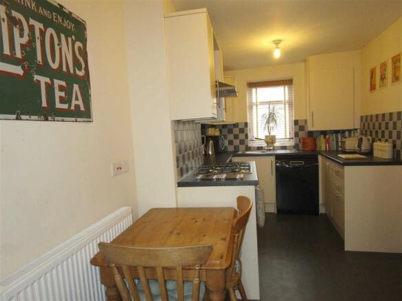 KITCHEN/BREAKFAST RO