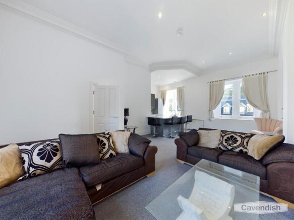 SITTING / DINING ROOM