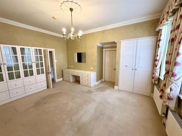 2 bed Apartment for sale Image 12