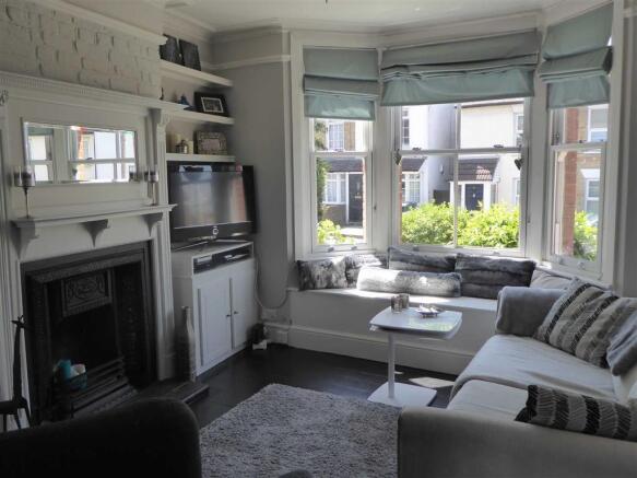 LOUNGE/DINING ROOM