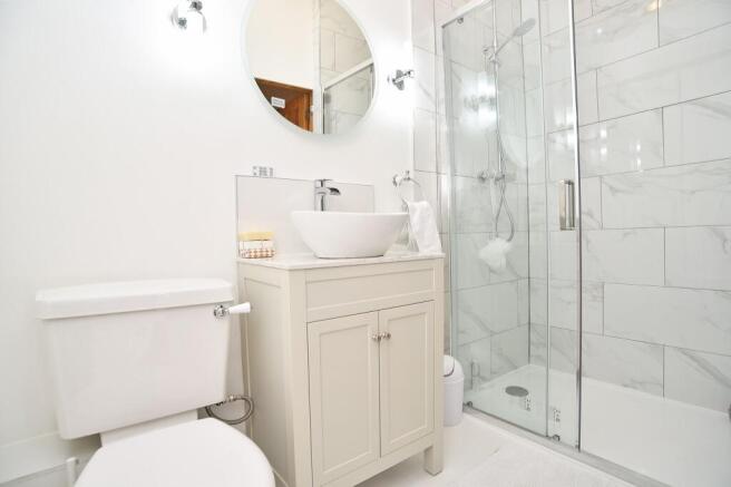 4 bed Terraced for sale Image 11