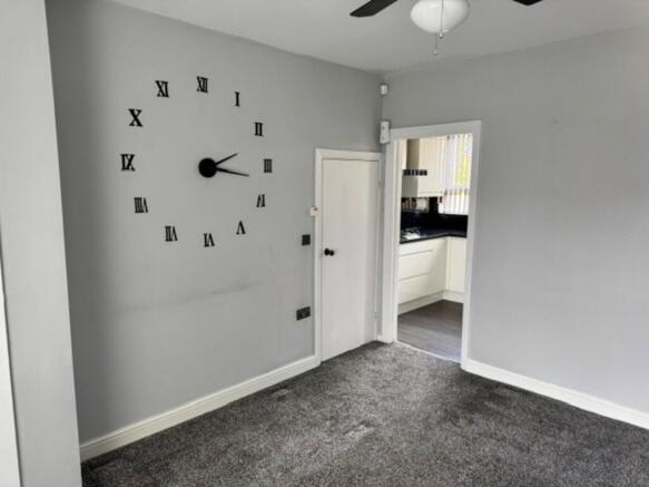 2 bed Terraced to rent Image 7