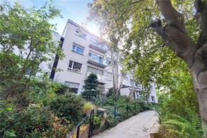 8, Corrib Heights, Crescent Road, Hornsey, London N8 8DA
