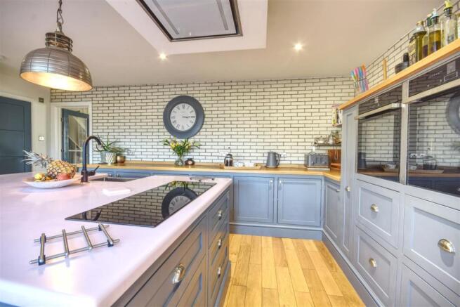 Kitchen / dining room