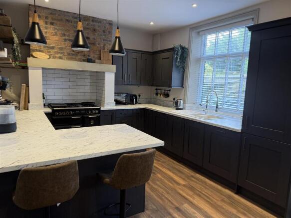 3 bed Terraced for sale Image 9