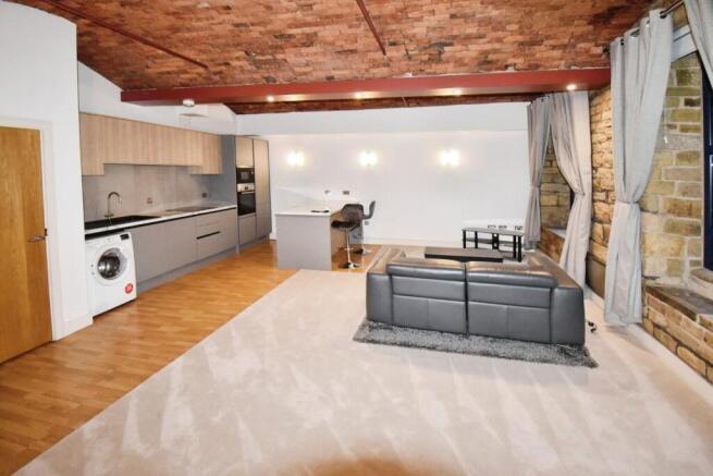 2 bed Apartment to rent Image 4