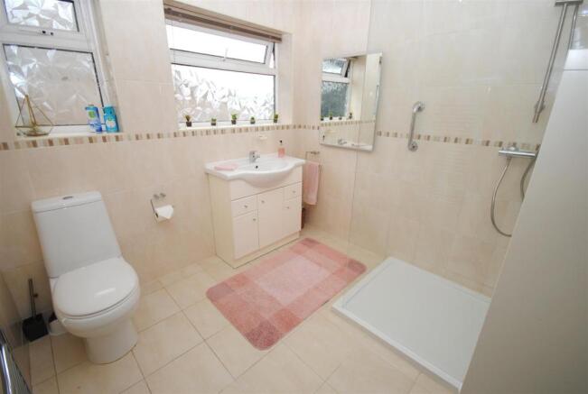 9richmondfieldlaneshower.JPG