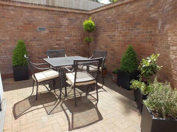 PRIVATE COURTYARD
