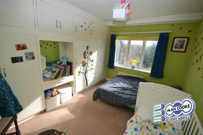 BEDROOM 2