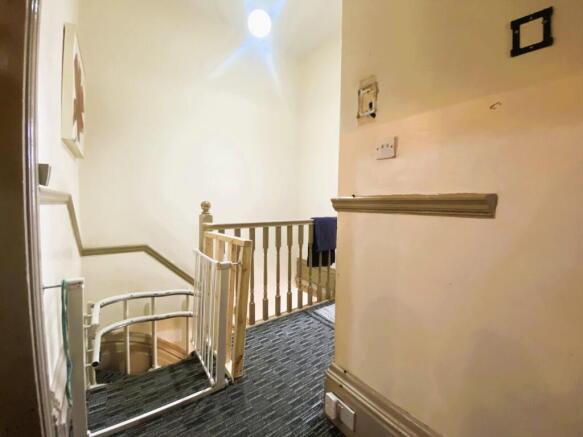 5 bed Semi-Detached for sale Image 12