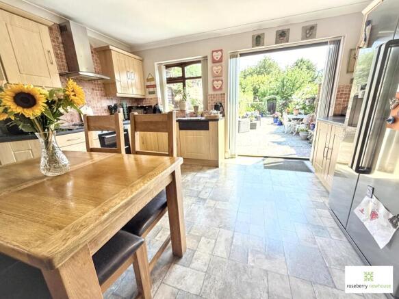 3 bed Semi-Detached for sale Image 4