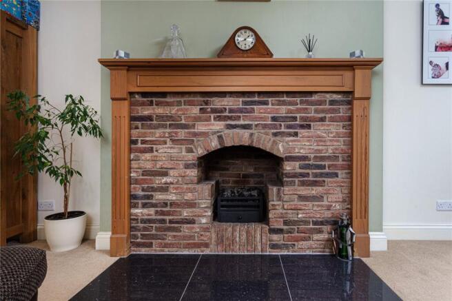 5 bed Detached for sale Image 6
