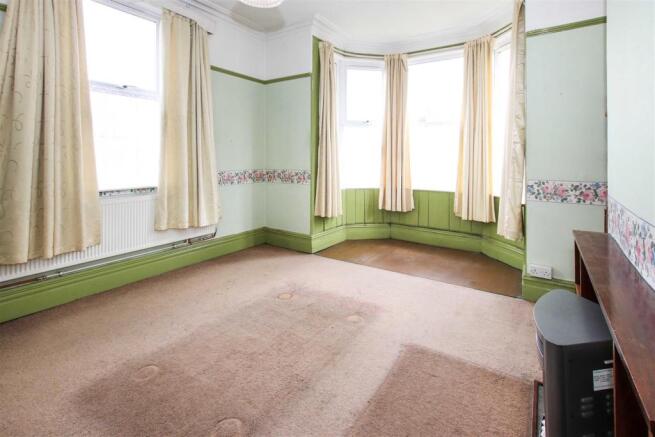 BAY FRONTED SITTING ROOM