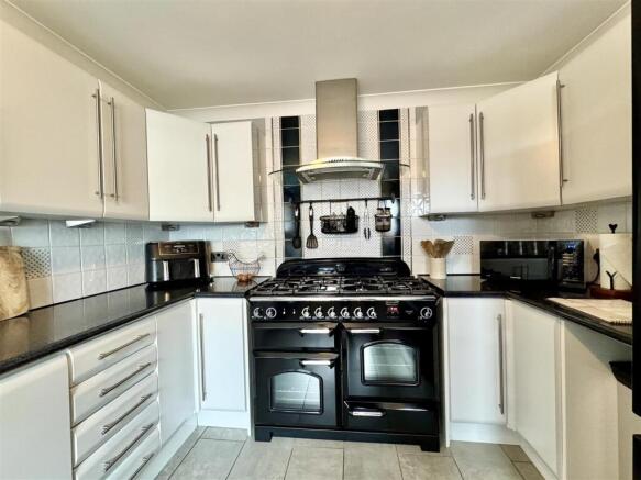 3 bed Detached for sale Image 8