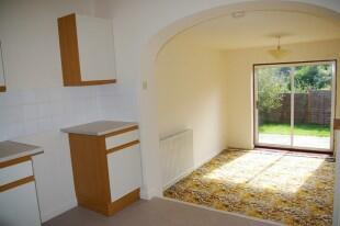 KITCHEN TO DINING RM